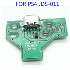 Разъем зарядки для джойстика PlayStation 4  JDS-010, JDS-011 на плате DualShock 4