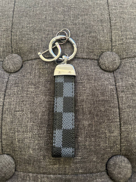 Чехол с ремешком для брелка Omoda C5, Chery Tiggo 8 Pro, Tiggo 8 Pro Max, Tiggo 8 plus, 5 Plus, 7 Pro глянцевый на ключ, черный