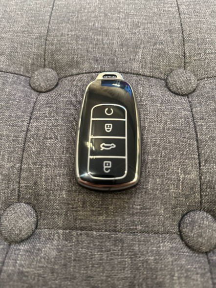 Чехол с ремешком для брелка Omoda C5, Chery Tiggo 8 Pro, Tiggo 8 Pro Max, Tiggo 8 plus, 5 Plus, 7 Pro глянцевый на ключ, черный