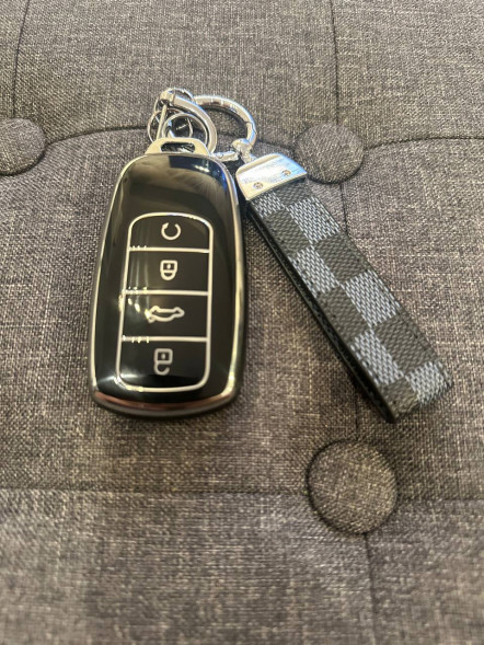 Чехол с ремешком для брелка Omoda C5, Chery Tiggo 8 Pro, Tiggo 8 Pro Max, Tiggo 8 plus, 5 Plus, 7 Pro глянцевый на ключ, черный