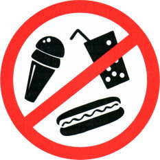 Информационный знак С продуктами питания вход запрещен