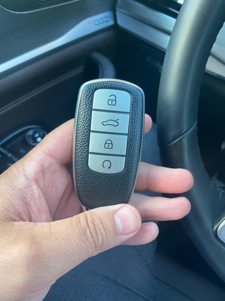 Чехол для ключа Omoda C5, Chery Tiggo 8 Pro, Tiggo 8 Pro Max, Tiggo 8 plus, 5 Plus, 7 Pro (Серебристый)