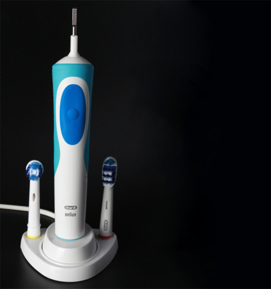 Подставка для электрической зубной щетки Oral-B с держателем сменных щеток