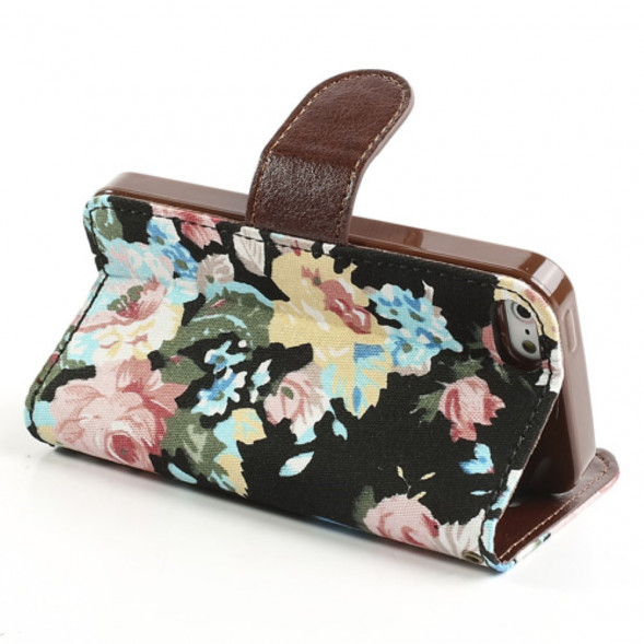 Чехол книжка с цветами для iPhone 5, 5S, SE (черный)