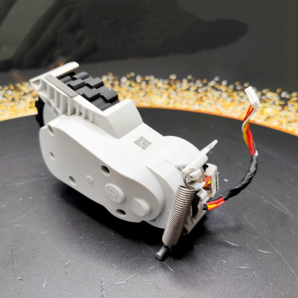 Левое колесо робота пылесоса Xiaomi Robot Vacuum E10, E12