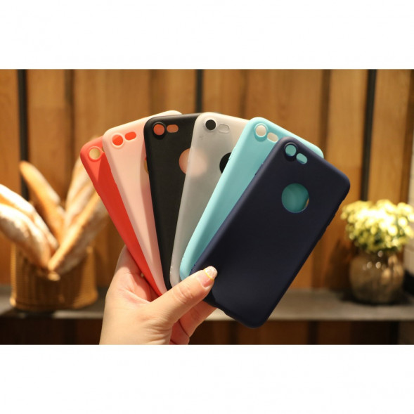 Матовый мягкий чехол для iPhone 8 / 7 (белый)