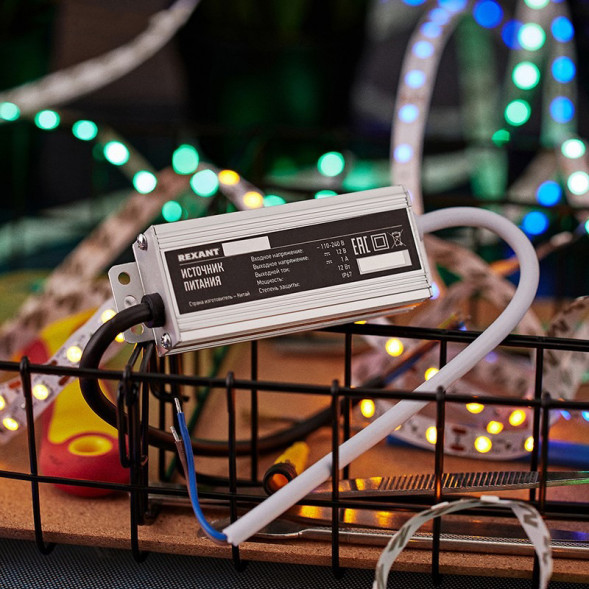 200-012-2 12VDC 1А 12W Блок питания универсальный влагозащищенный (IP67)