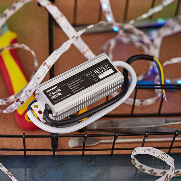 200-024-2 12VDC 2А 24W Блок питания с проводами влагозащищенный (IP67)