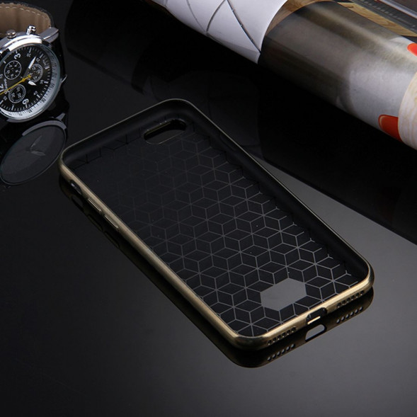 Чехол накладка Artistic Carbon для iPhone 7 (золото)